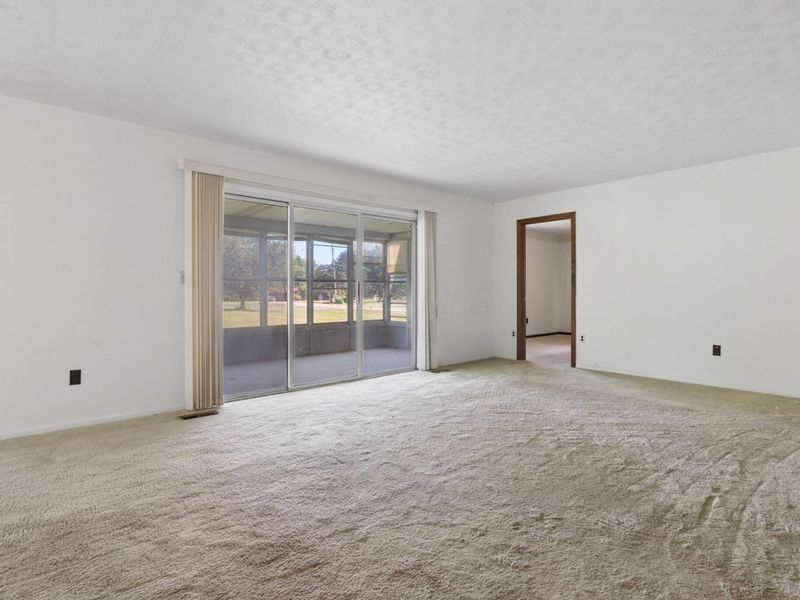 2430 W Choctaw Drive, London, OH 43140 Photo 5