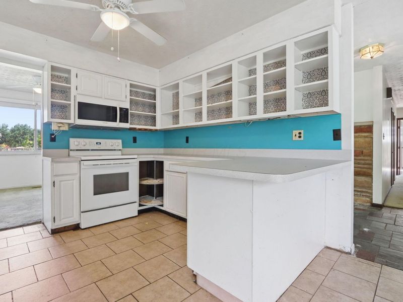 2430 W Choctaw Drive, London, OH 43140 Photo 8