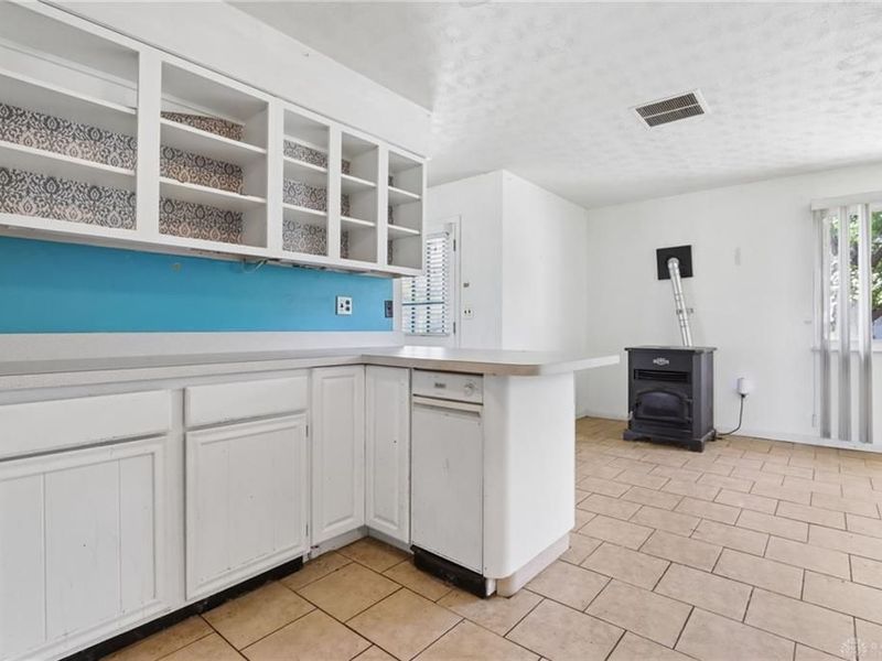 2430 W Choctaw Drive, London, OH 43140 Photo 10
