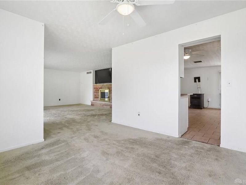 2430 W Choctaw Drive, London, OH 43140 Photo 12