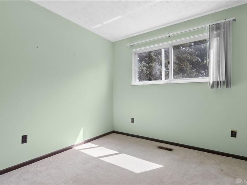 2430 W Choctaw Drive, London, OH 43140 Photo 17