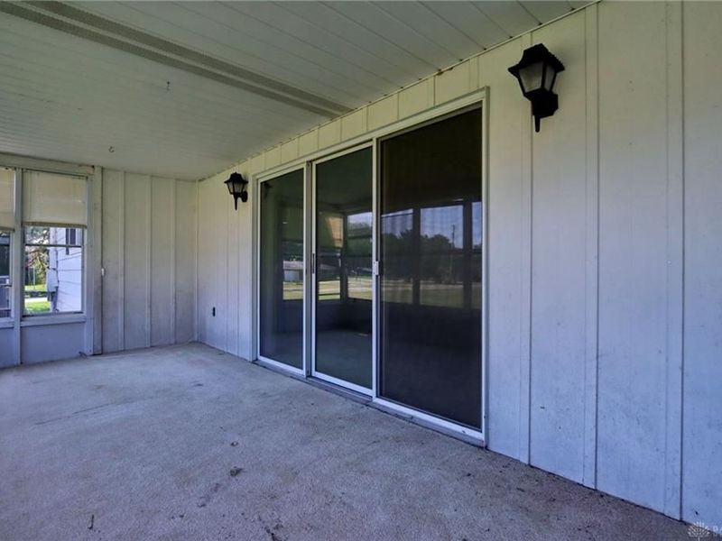 2430 W Choctaw Drive, London, OH 43140 Photo 25