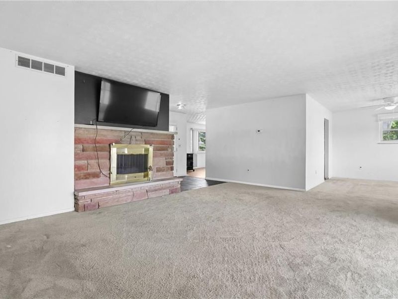 2430 W Choctaw Drive, London, OH 43140 Photo 3