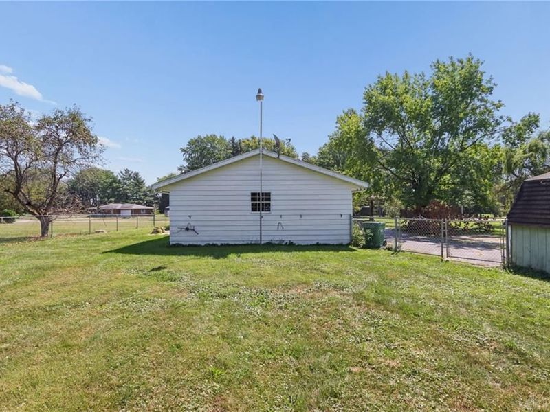 2430 W Choctaw Drive, London, OH 43140 Photo 32