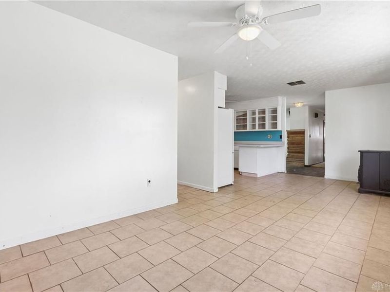 2430 W Choctaw Drive, London, OH 43140 Photo 7