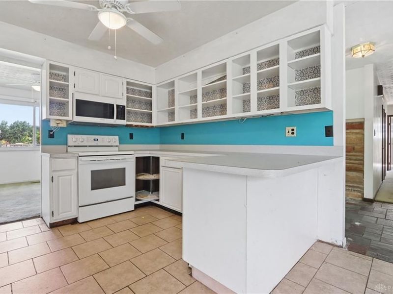 2430 W Choctaw Drive, London, OH 43140 Photo 8