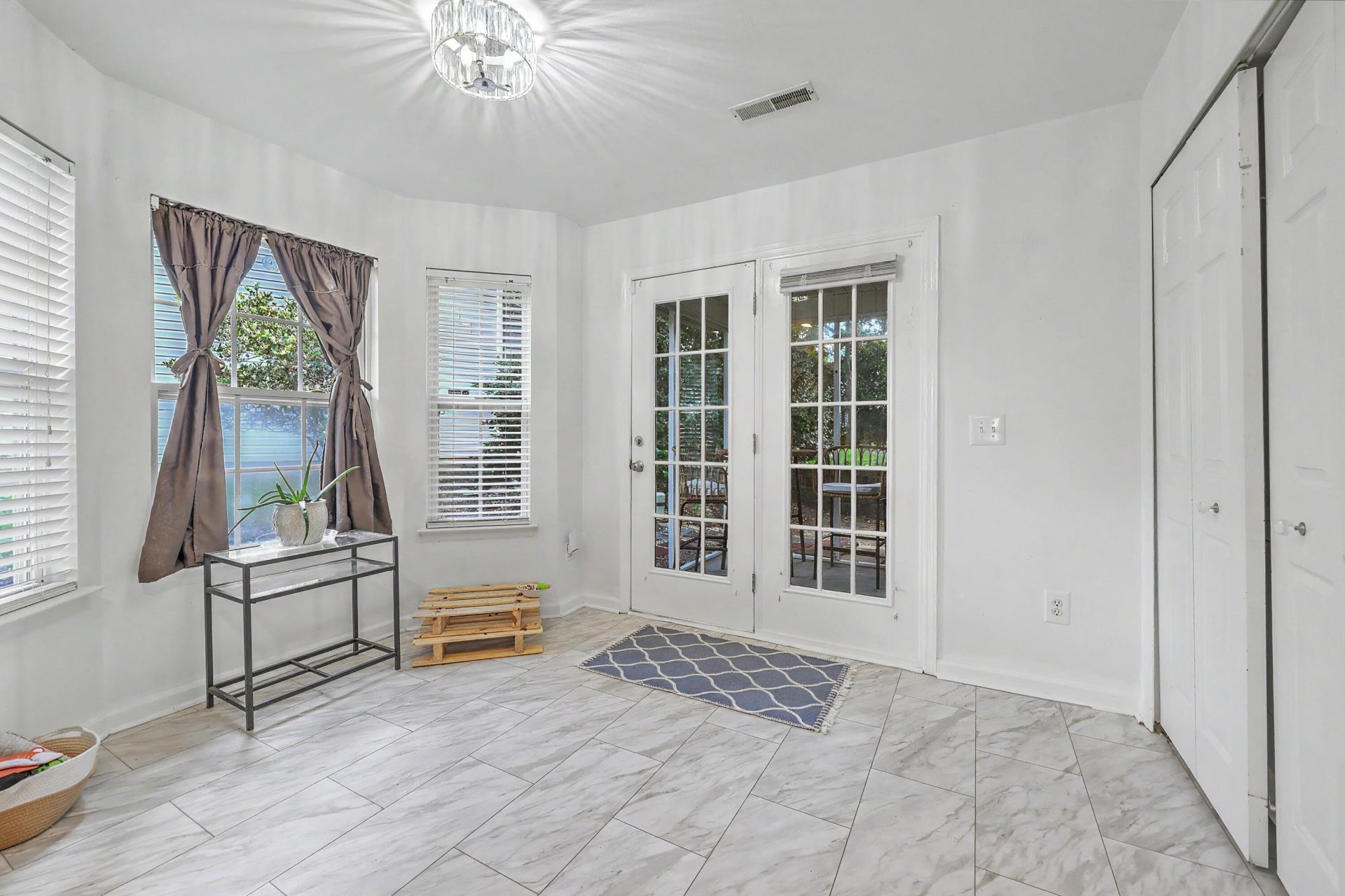 122 Taylor Circle Photo 10