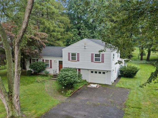 8 Kirklees Road , Pittsford, NY 14534