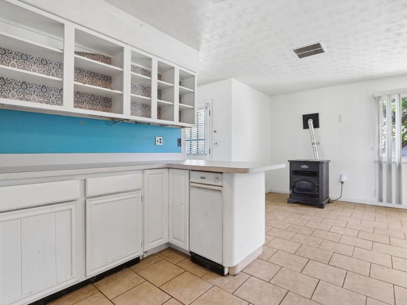 2430 W Choctaw Drive, London, OH 43140 Photo 10