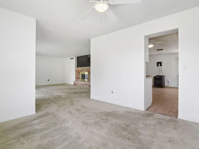 2430 W Choctaw Drive, London, OH 43140 Photo 12