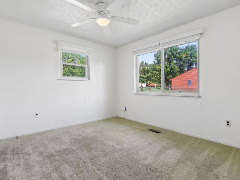 2430 W Choctaw Drive, London, OH 43140 Photo 13