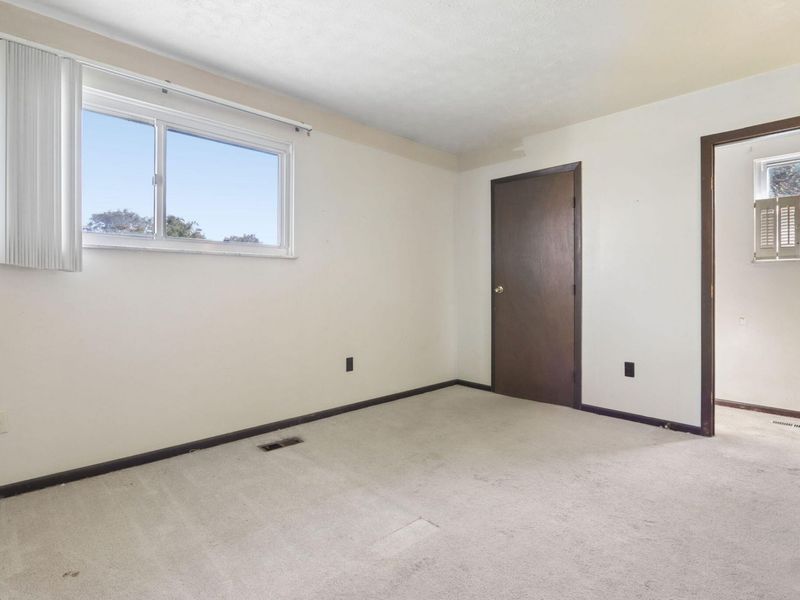 2430 W Choctaw Drive, London, OH 43140 Photo 15