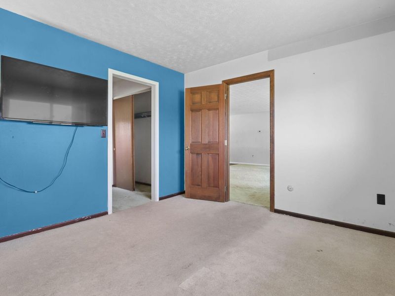 2430 W Choctaw Drive, London, OH 43140 Photo 16
