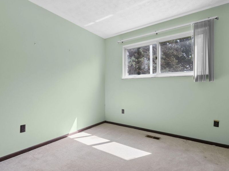 2430 W Choctaw Drive, London, OH 43140 Photo 17