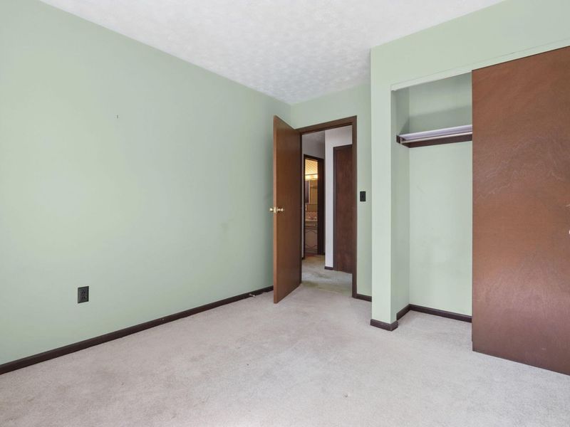 2430 W Choctaw Drive, London, OH 43140 Photo 18