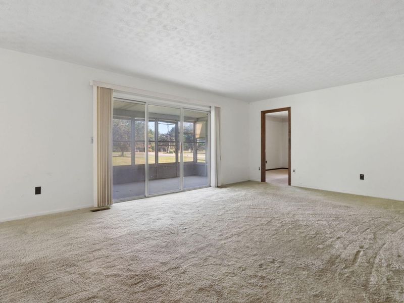 2430 W Choctaw Drive, London, OH 43140 Photo 5
