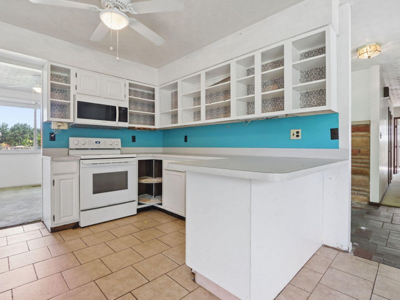 2430 W Choctaw Drive, London, OH 43140 Photo 8