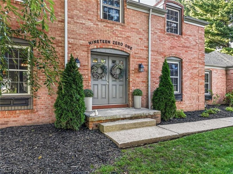 1901 Devonshire Drive NW, Canton, OH 44708 Photo 2