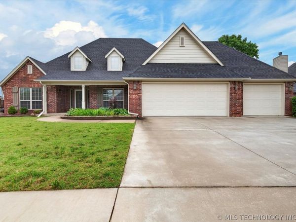 5817 Woodland , Bartlesville, OK 74006