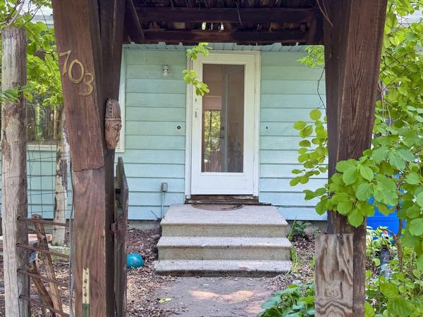 703 N 3Rd Street, Fairfield, IA 52556