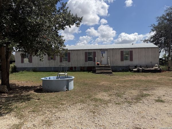 138 Terrace Hill, Floresville, TX 78114
