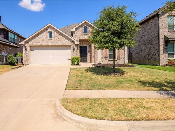 1305 Starlight Avenue , Aubrey, TX 76227