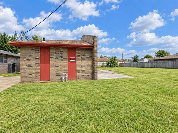 2824 STACIE Drive , Violet, LA 70092