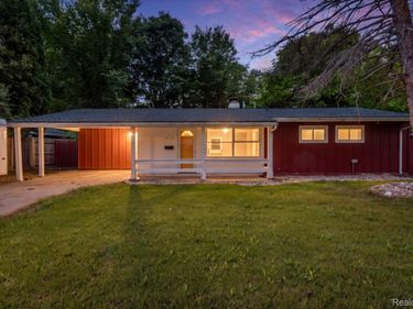 1819 Carmanbrook Parkway , Flint, Mi 48507