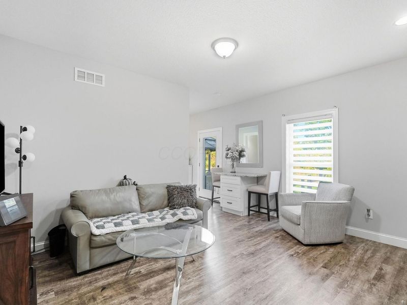 6377 Harrisburg Georgesville, Grove City, OH 43123 Photo 28