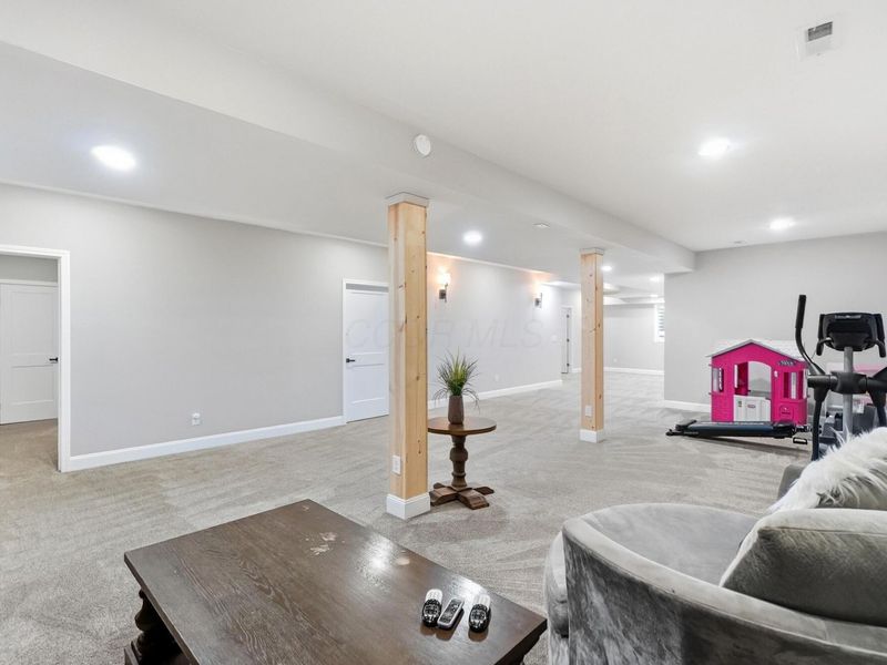 6377 Harrisburg Georgesville, Grove City, OH 43123 Photo 45