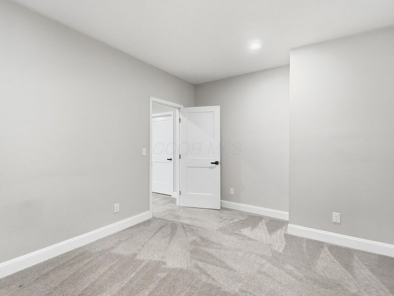 6377 Harrisburg Georgesville, Grove City, OH 43123 Photo 54