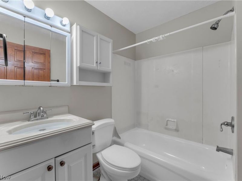 1460 E 204th Street, Unit 1/DN, Euclid, OH 44117 Photo 14