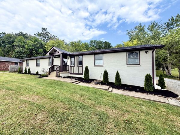 233 Riverwood Dr , Hendersonville, TN 37075