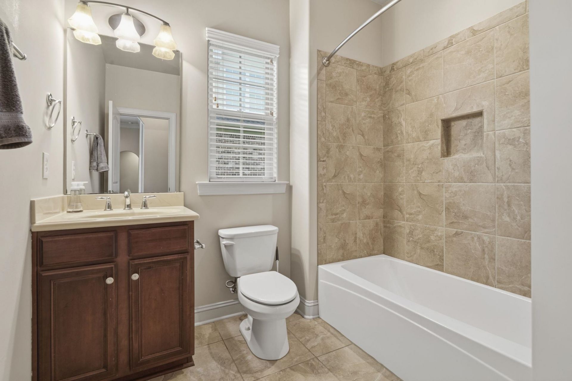 9060 Abingdon Dr. Photo 19