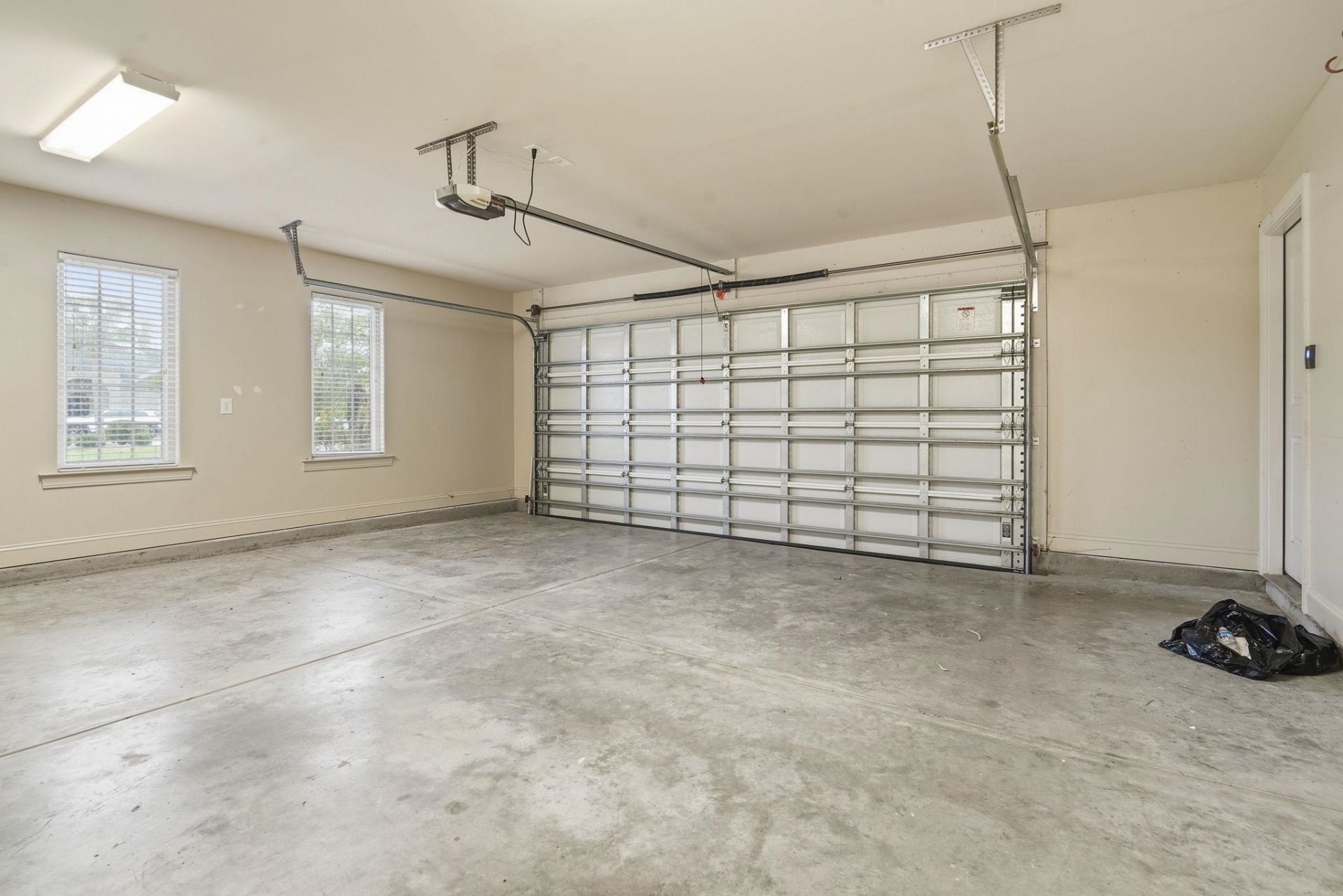 9060 Abingdon Dr. Photo 34