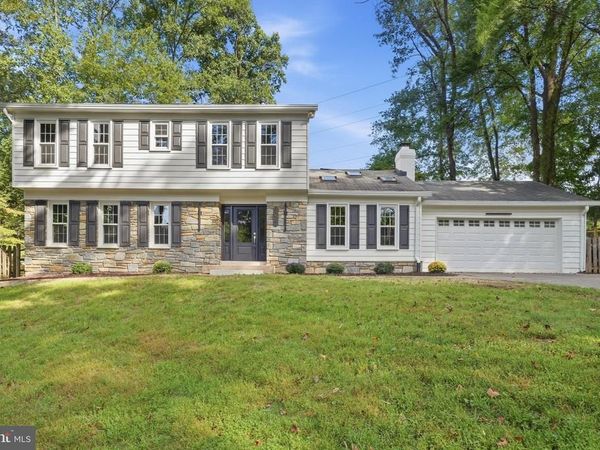 8017 LAKENHEATH, POTOMAC, MD 20854