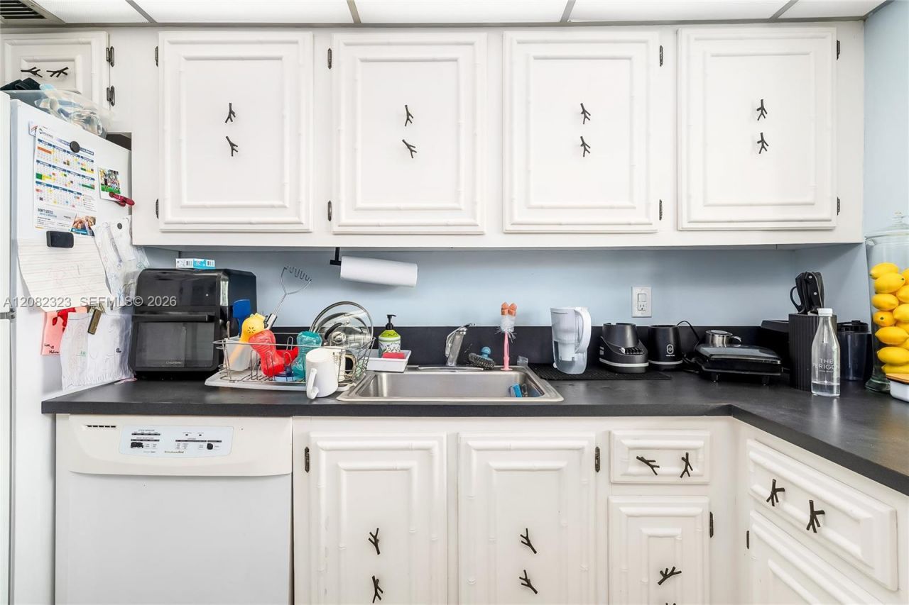 601 Three Islands Blvd , Unit 304, Hallandale Beach, FL 33009 Photo