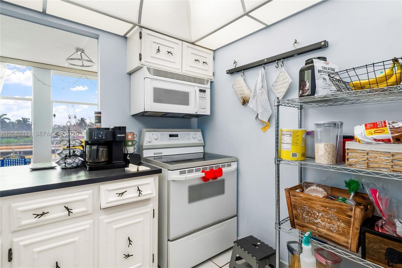 601 Three Islands Blvd , Unit 304, Hallandale Beach, FL 33009 Photo