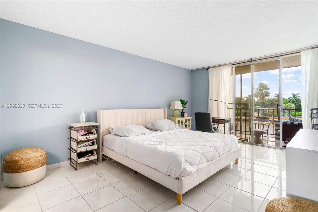 601 Three Islands Blvd , Unit 304, Hallandale Beach, FL 33009 Photo