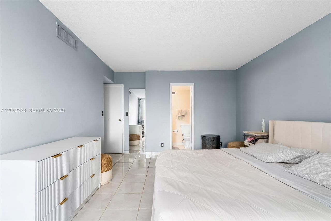 601 Three Islands Blvd , Unit 304, Hallandale Beach, FL 33009 Photo