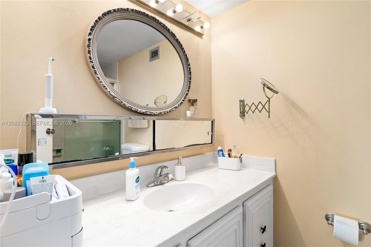 601 Three Islands Blvd , Unit 304, Hallandale Beach, FL 33009 Photo
