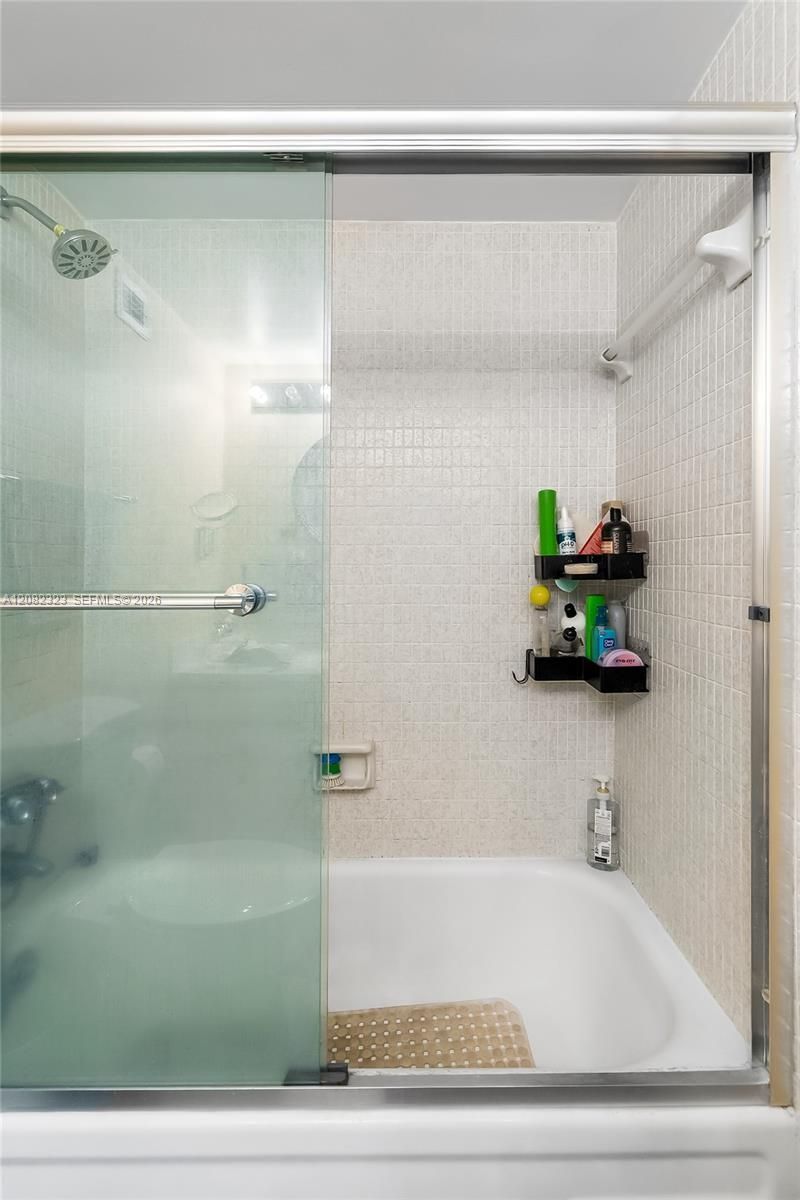 601 Three Islands Blvd , Unit 304, Hallandale Beach, FL 33009 Photo