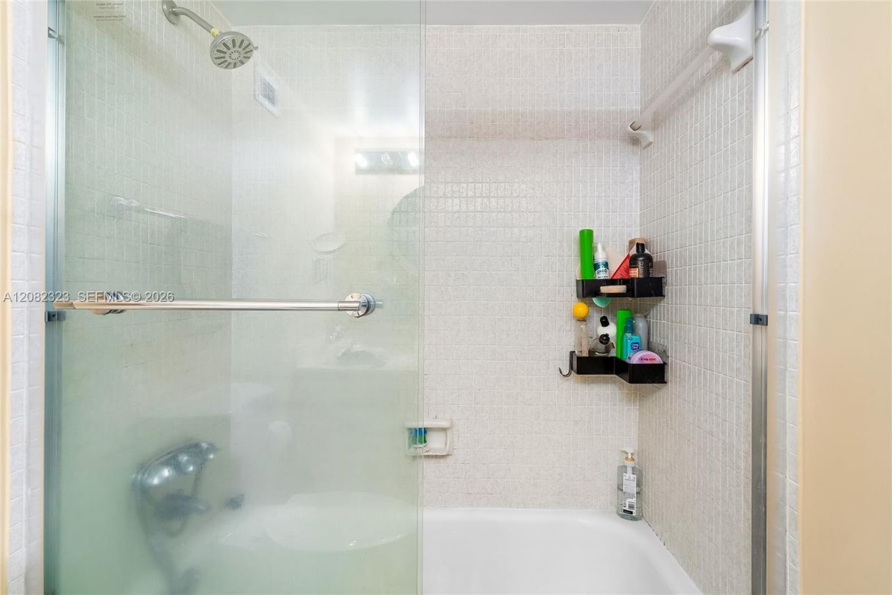 601 Three Islands Blvd , Unit 304, Hallandale Beach, FL 33009 Photo