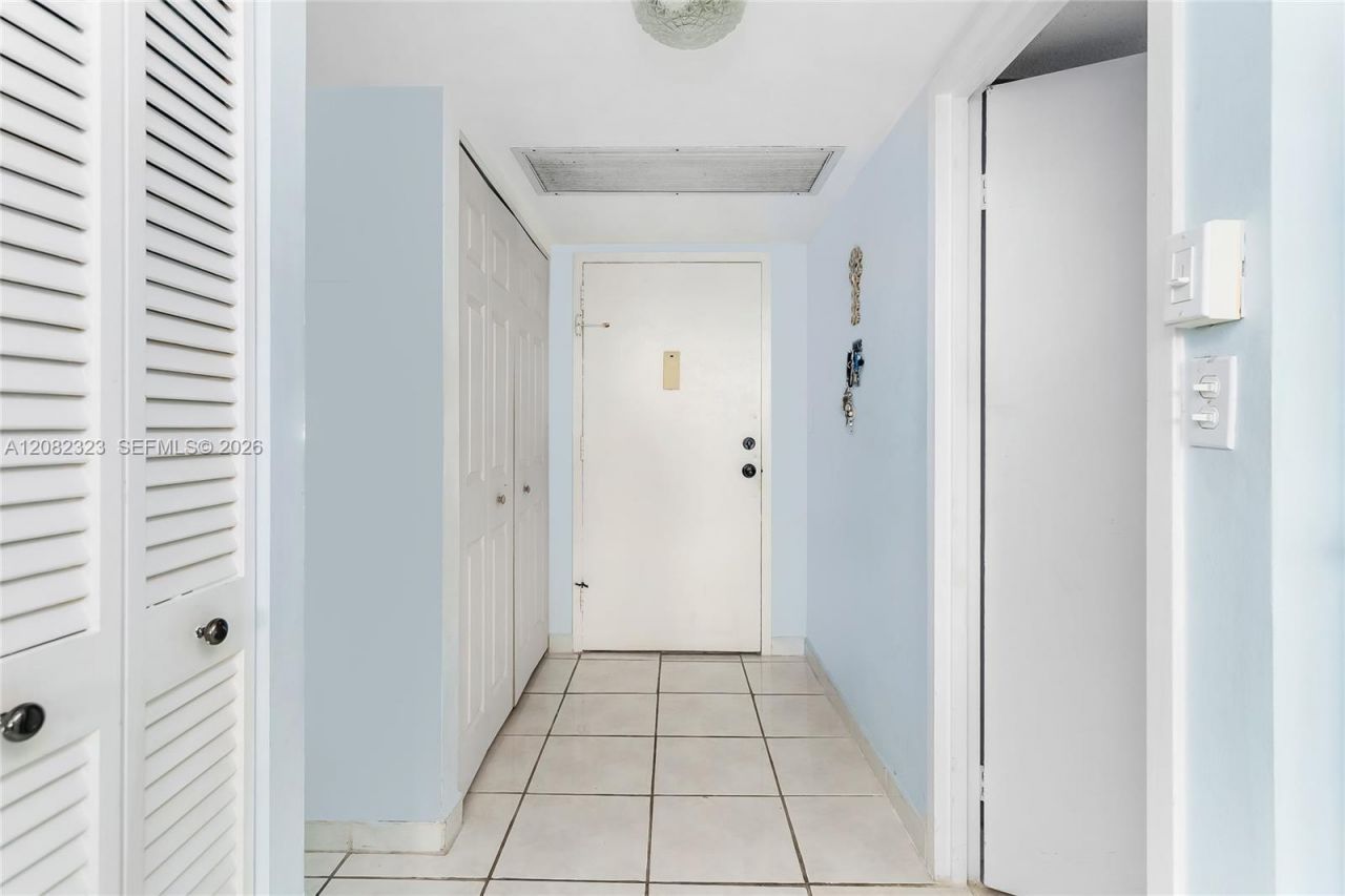601 Three Islands Blvd , Unit 304, Hallandale Beach, FL 33009 Photo