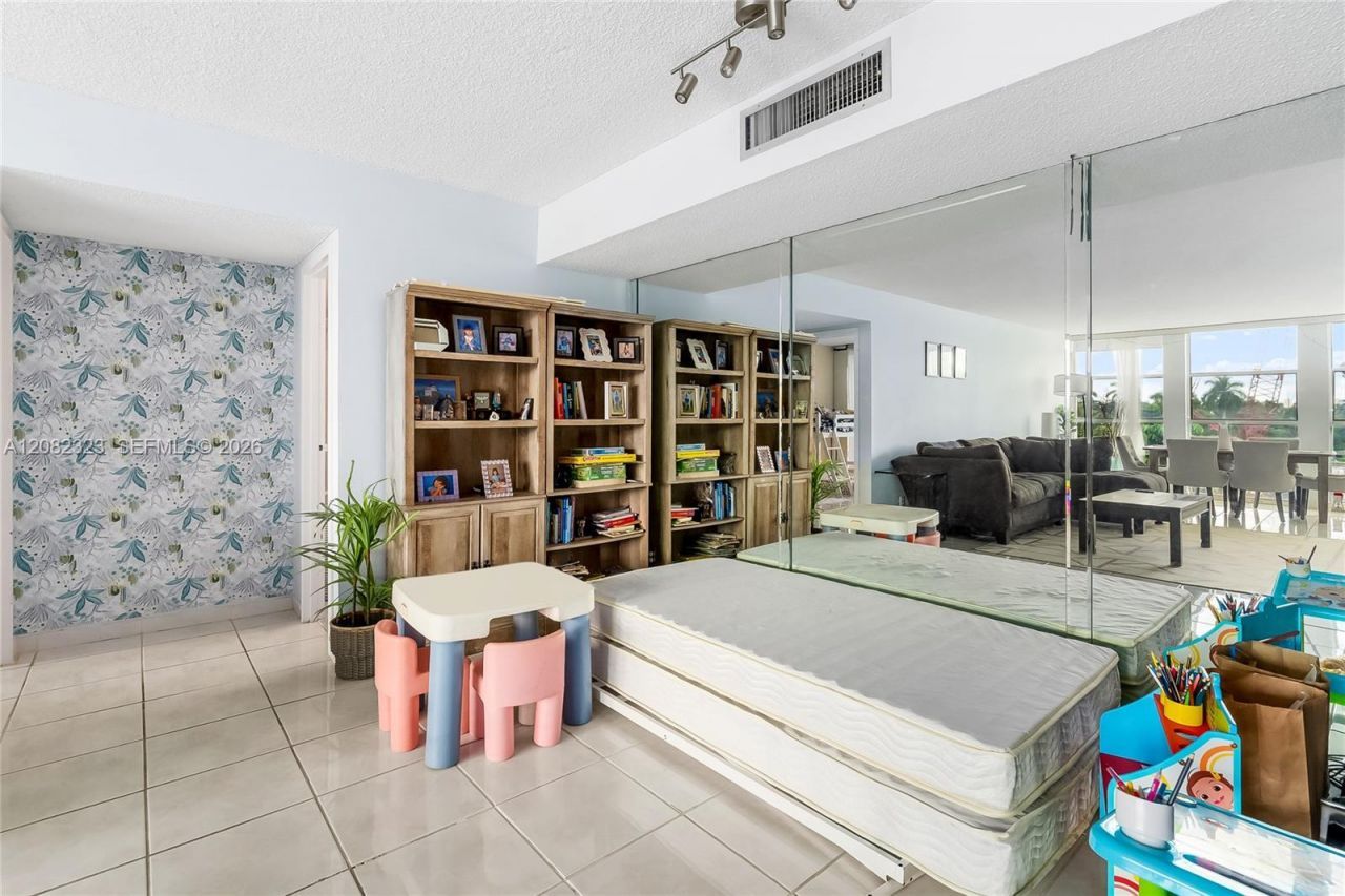 601 Three Islands Blvd , Unit 304, Hallandale Beach, FL 33009 Photo
