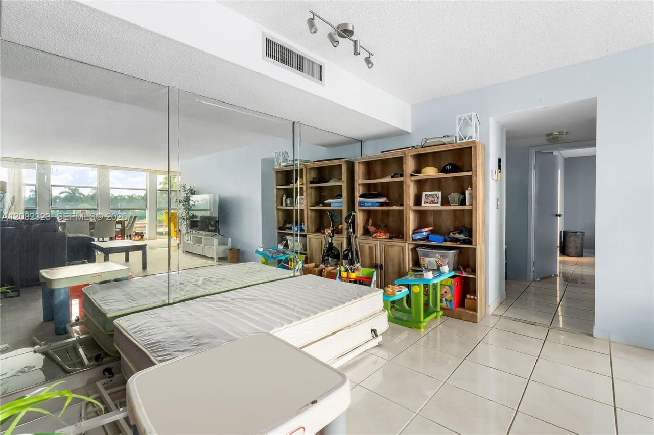 601 Three Islands Blvd , Unit 304, Hallandale Beach, FL 33009 Photo