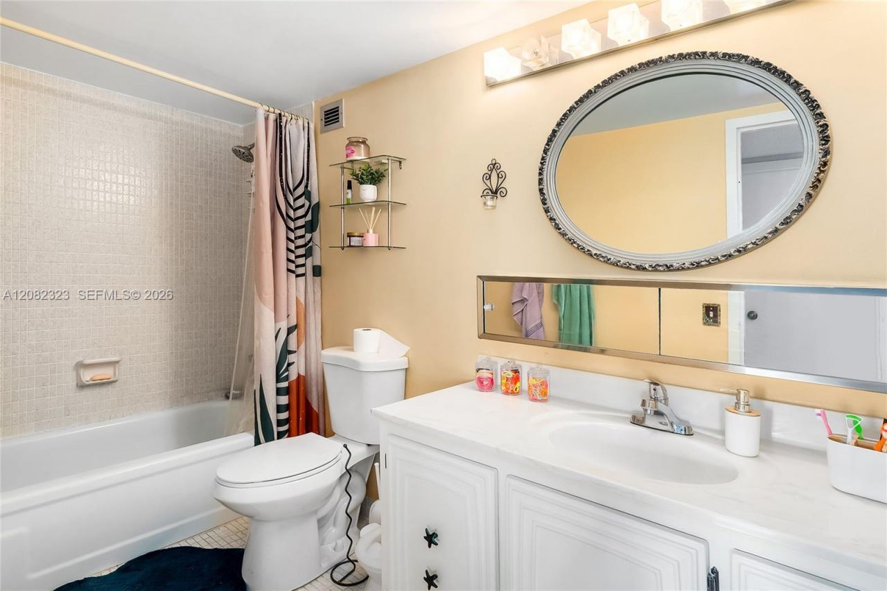 601 Three Islands Blvd , Unit 304, Hallandale Beach, FL 33009 Photo