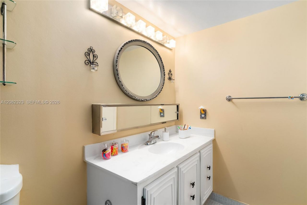 601 Three Islands Blvd , Unit 304, Hallandale Beach, FL 33009 Photo