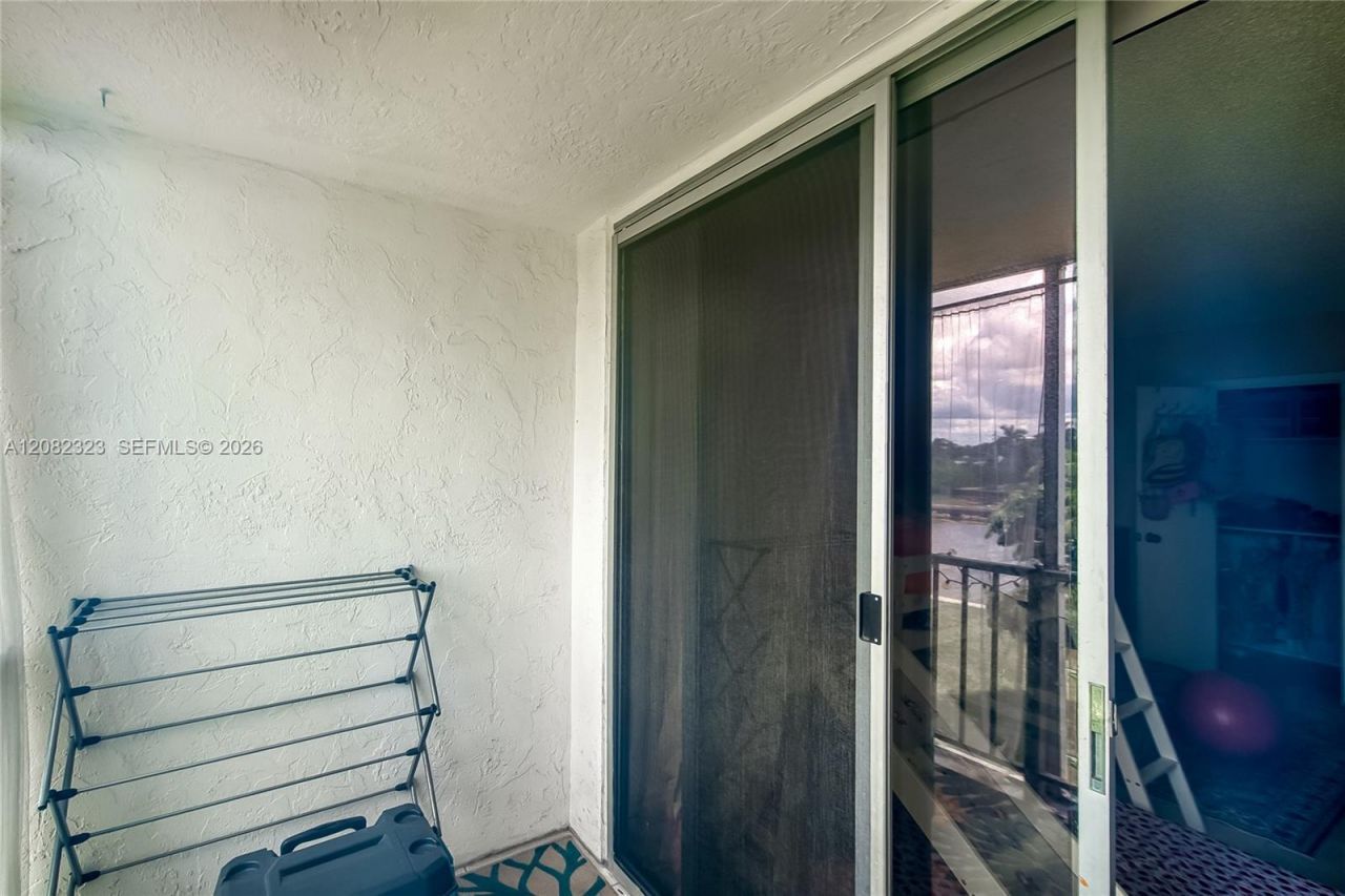 601 Three Islands Blvd , Unit 304, Hallandale Beach, FL 33009 Photo