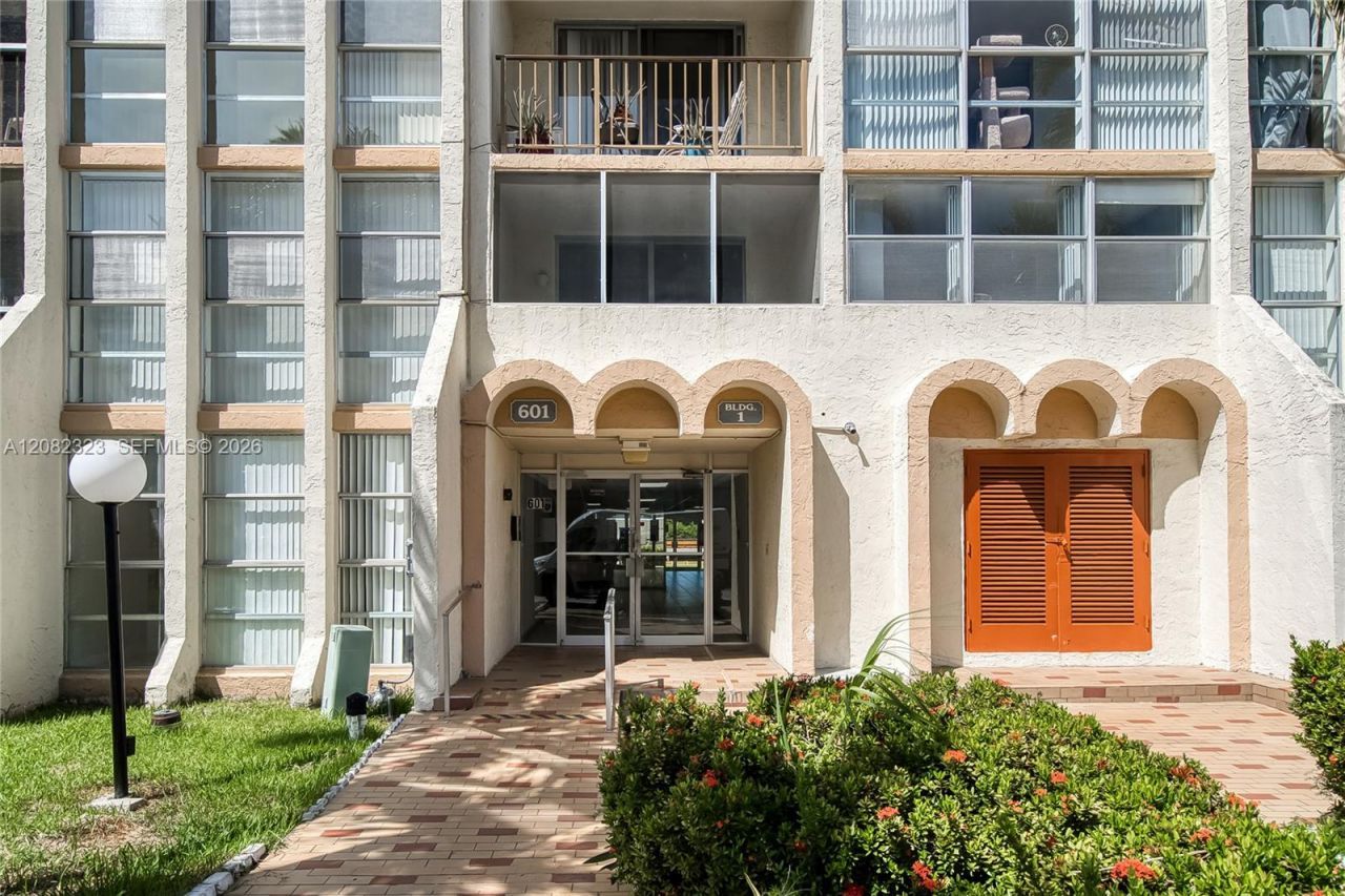 601 Three Islands Blvd , Unit 304, Hallandale Beach, FL 33009 Photo